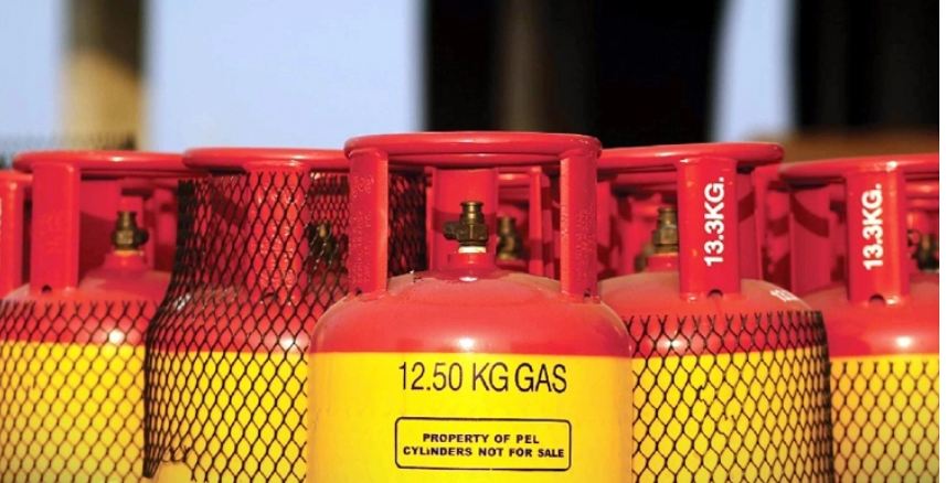 বছরের শুরুতেই কমলো এলপিজির দাম