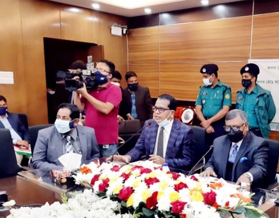 গণপরিবহন চলবে অর্ধেক যাত্রী নিয়ে, কমছে দোকান-শপিংমল খোলার সময়
