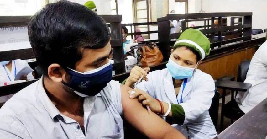 একদিনে টিকা নিলেন ১৩ লাখের বেশি মানুষ
