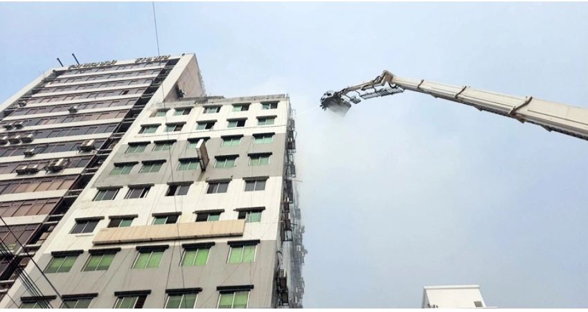 বাংলামোটরের রাহাত টাওয়ারের আগুন নিয়ন্ত্রণে