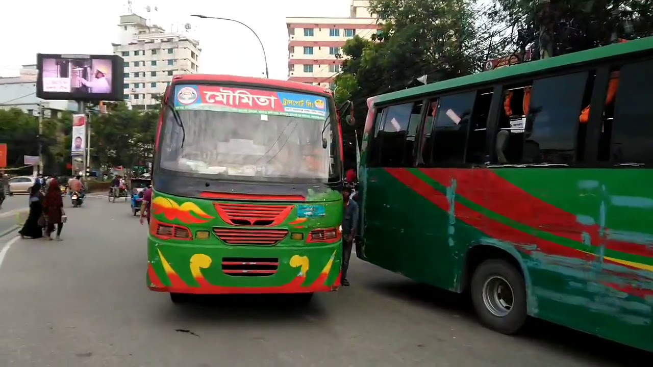 সহপাঠীকে মারধর, ৩ বাস আটকালেন ঢাকা কলেজ শিক্ষার্থীরা