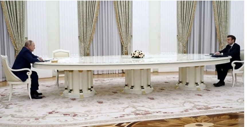 ইউক্রেন ইস্যুতে ম্যাক্রোঁ-পুতিনের বৈঠক