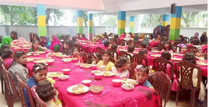 এতিম শিশুদের জন্য বর্ণাঢ্য পিঠা উৎসব