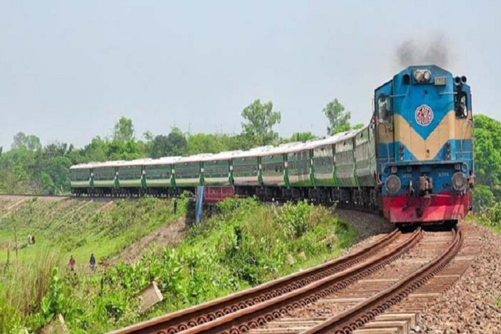 গাজীপুরে ট্রেন-পিকআপ সংঘর্ষ, নিহত ৩