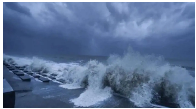 হঠাৎ গতিপথ বদলালো ‘অশনি’, অন্ধ্র প্রদেশে রেড অ্যালার্ট