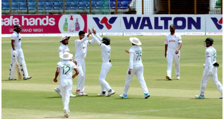 নিজের প্রথম ওভারেই উইকেট নাইমের