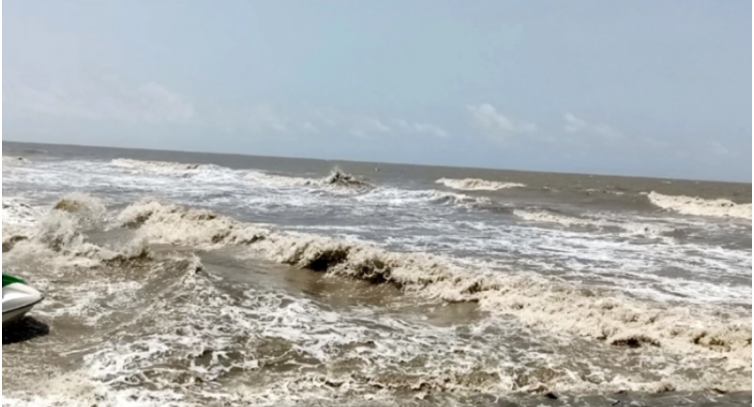 পূর্ণিমায় উত্তাল সমুদ্র, জোয়ারে ভাসছে উপকূল