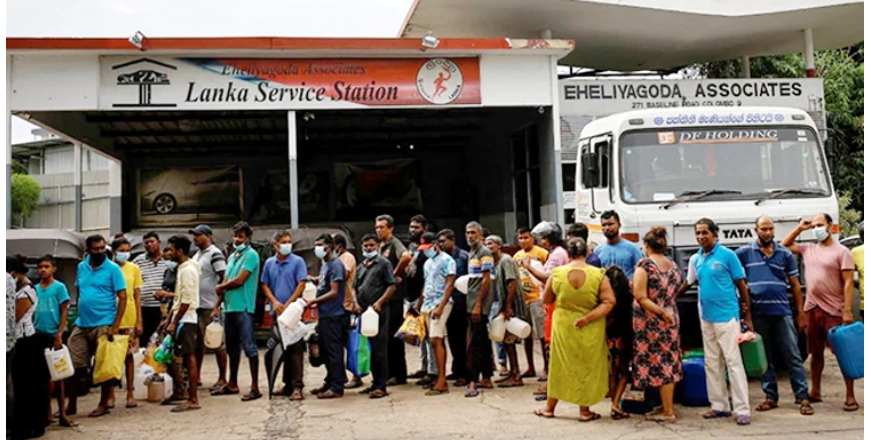 এক জাহাজ পেট্রল কেনার টাকাও নেই শ্রীলঙ্কার