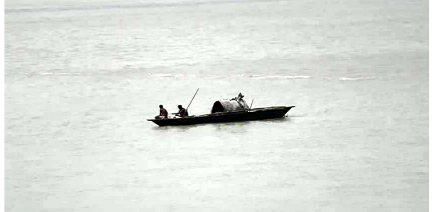 সিরাজগঞ্জে বাঁধ উপচে নতুন এলাকা প্লাবিত