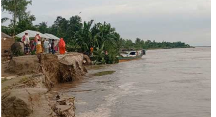 সিরাজগঞ্জে যমুনার পানি বিপৎসীমা ছুঁই ছুঁই