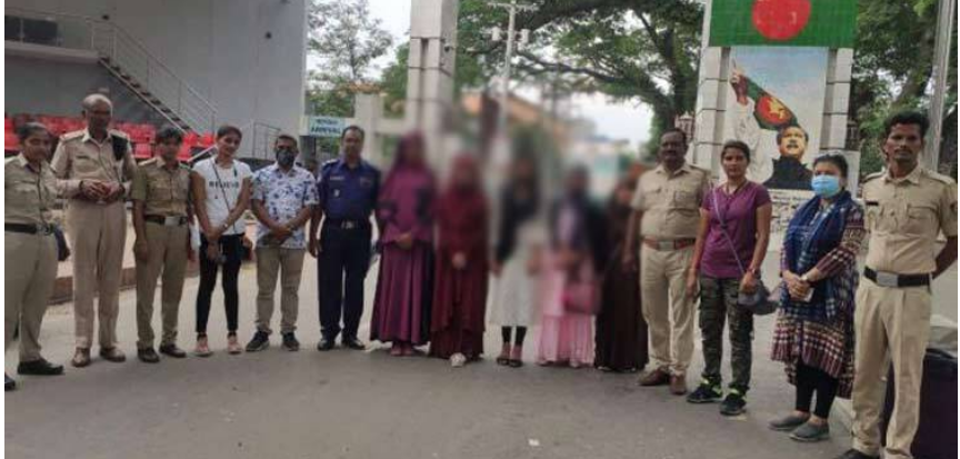 বেনাপোল দিয়ে ফিরলেন ভারতে পাচার হওয়া ৫ তরুণী