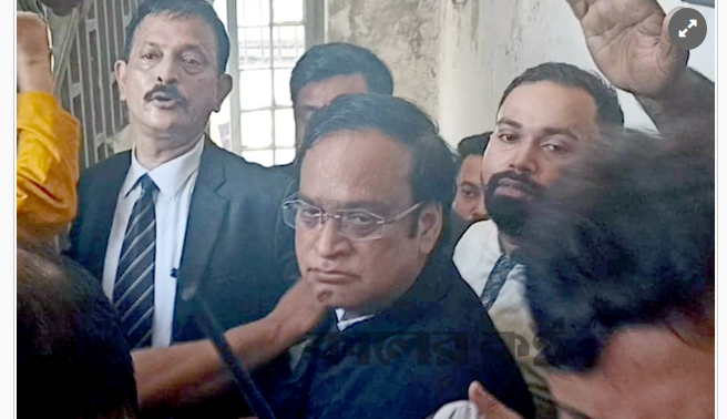 আত্মসমর্পণের পর কারাগারে হাজী সেলিম