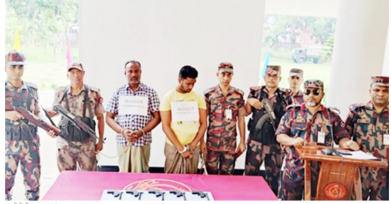 বেনাপোলে অস্ত্রসহ বাবা-ছেলে আটক