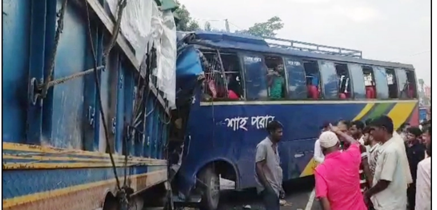 নেত্রকোনায় বাস-ট্রাক সংঘর্ষে ২ জন নিহত