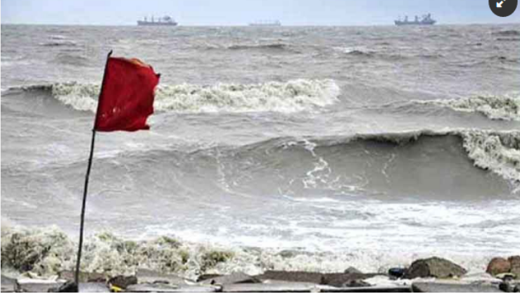 দেশের সব সমুদ্রবন্দরে তিন নম্বর সতর্ক সংকেত