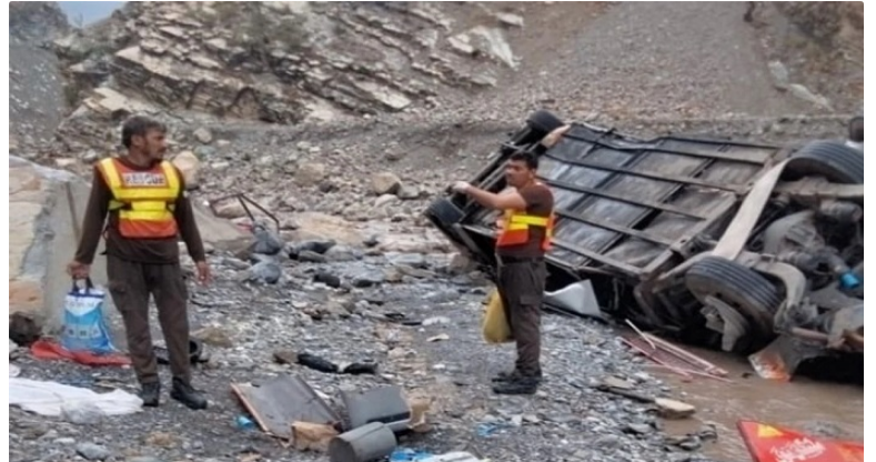 পাকিস্তানে যাত্রীবাহী বাস দুর্ঘটনায় ১৯ জনের মৃত্যু