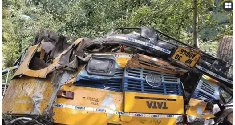 ভারতে ভয়াবহ বাস দুর্ঘটনা, স্কুল শিক্ষার্থীসহ নিহত ১৬