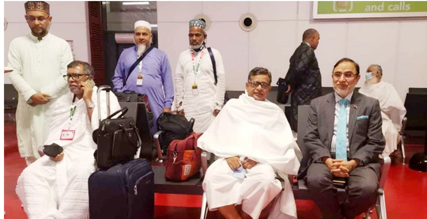 সৌদি পৌঁছেছেন স্বাস্থ্যমন্ত্রী, দুই প্রতিমন্ত্রী ও তিন সচিব