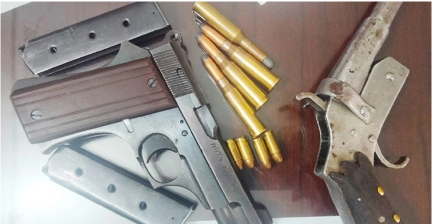 বেনাপোল সীমান্তে বিদেশি অস্ত্র-গুলি জব্দ