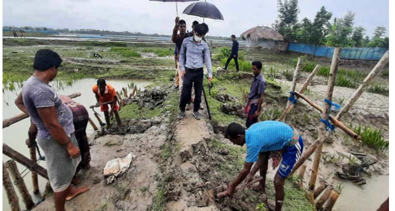 মোংলায় খালের অবৈধ বাঁধ অপসারণ শুরু