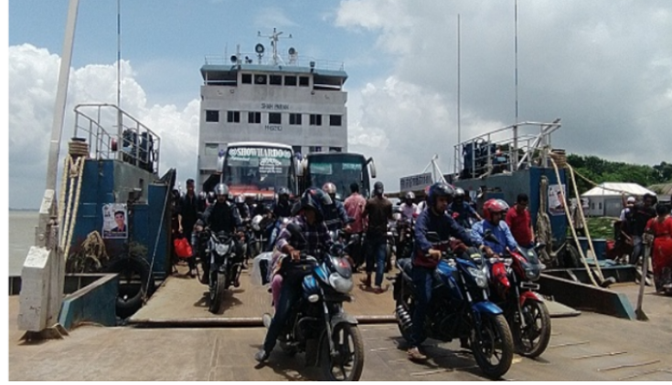 দৌলতদিয়ায় স্বস্তিতে ঘাট পারাপার