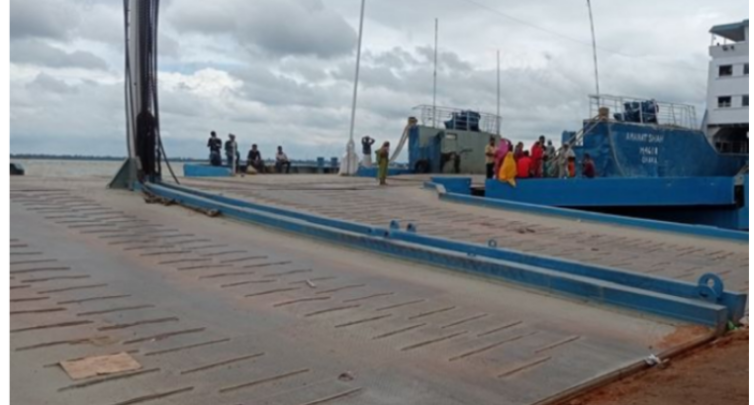 ফেরিঘাট ফাঁকা, নেই আগের সেই চিরচেনা রূপ