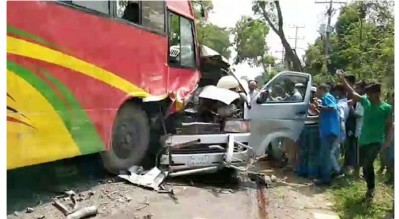 মাধবপুরে বাস-মাইক্রোবাস মুখোমুখি সংঘর্ষে নিহত ৪