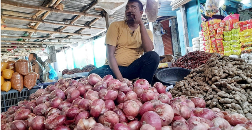 হিলিতে কমেছে পেঁয়াজের দাম