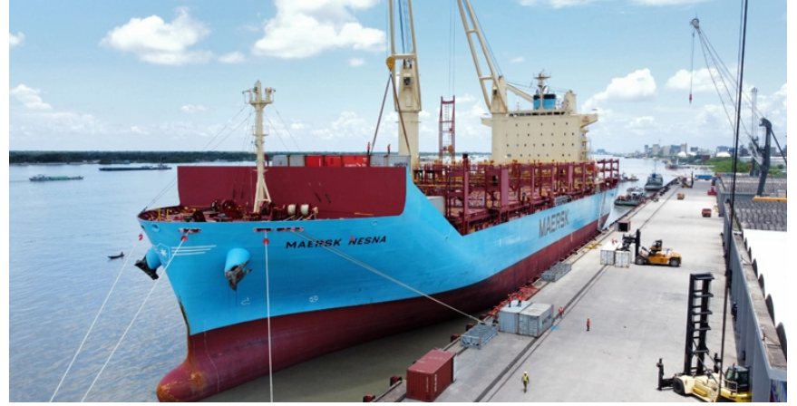 মোংলা বন্দর হয়ে ঢাকার গার্মেন্টস পণ্য যাচ্ছে পোল্যান্ডে