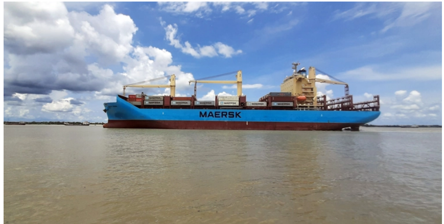 পোশাকপণ্য নিয়ে মোংলা থেকে পোল্যান্ডের পথে ‘এমভি মার্কস’