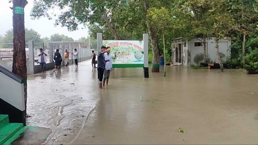 নিম্নচাপের প্রভাবে উপকূলে ঝড়-বৃষ্টি, জলোচ্ছ্বাসে প্লাবিত সুন্দরবন