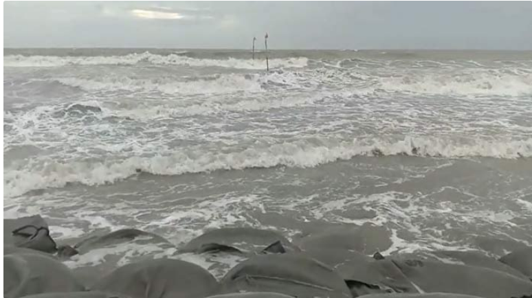 কুয়াকাটা সংলগ্ন বঙ্গোপসাগর উত্তাল, হচ্ছে বৃষ্টিপাত