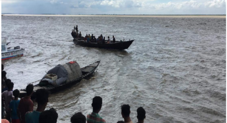 রাজশাহীতে পদ্মায় নৌকাডুবি, নিখোঁজ ৪
