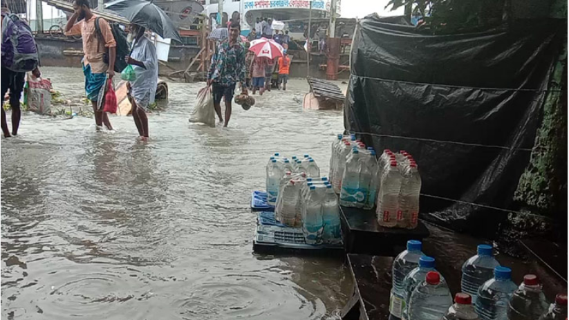 পটুয়াখালীতে ভারি বৃষ্টি, বিপাকে নিম্ন আয়ের মানুষ