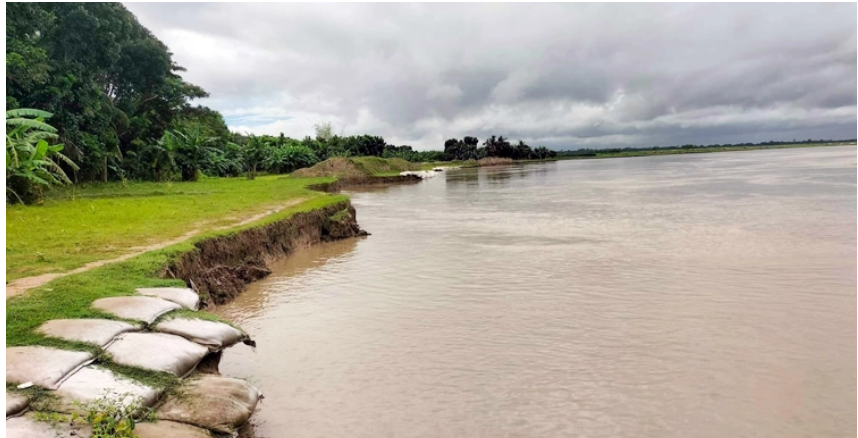 মধুমতির ভাঙনে বিলীন অস্থায়ী রক্ষা বাঁধ, হুমকিতে আশ্রয়ণ প্রকল্প