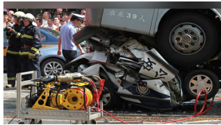 চীনে বাস দুর্ঘটনায় নিহত ২৭, আহত ২০