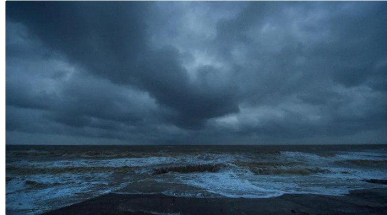 সাগরে লঘুচাপ সৃষ্টি, সমুদ্রবন্দরে ৩ নম্বর সতর্কসংকেত