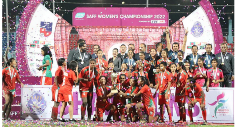 ঐতিহাসিক শিরোপা নিয়ে দেশে ফিরলেন বাঘিনীরা