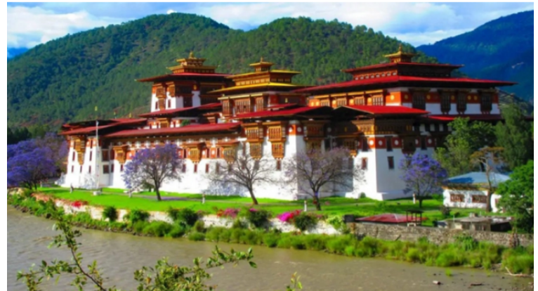 অবশেষে পর্যটকদের জন্য দুয়ার খুললো ভুটান