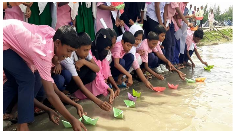 কাগজের নৌকা ভাসিয়ে সুন্দরবন দূষণের প্রতিবাদ