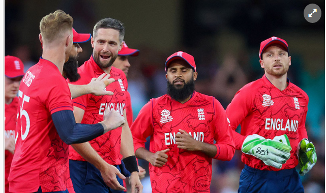 শেষ ওভারে শ্রীলঙ্কাকে হারিয়ে সেমিতে ইংল্যান্ড, বিদায় অস্ট্রেলিয়ার