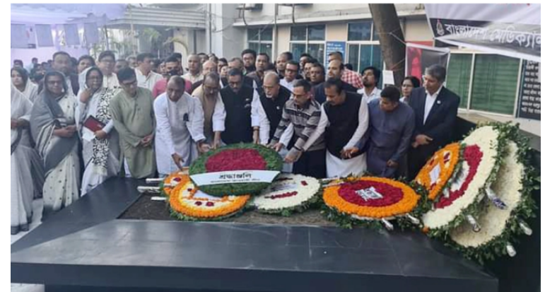 ডা. মিলনের সমাধিতে আওয়ামী লীগের শ্রদ্ধা