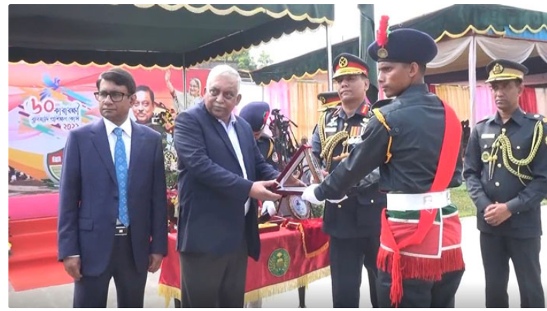 দুর্বলতার ফাঁক-ফোকর দিয়ে বেরিয়ে যায় জঙ্গিরা: স্বরাষ্ট্রমন্ত্রী