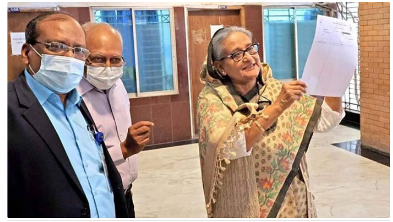 ১০ টাকায় টিকিট কেটে চক্ষু পরীক্ষা করালেন প্রধানমন্ত্রী