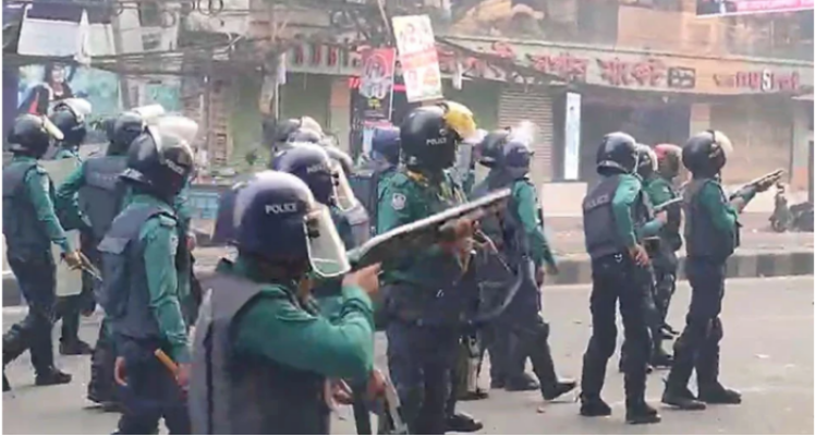 নয়াপল্টনে বিএনপি নেতাকর্মীদের সঙ্গে পুলিশের সংঘর্ষ