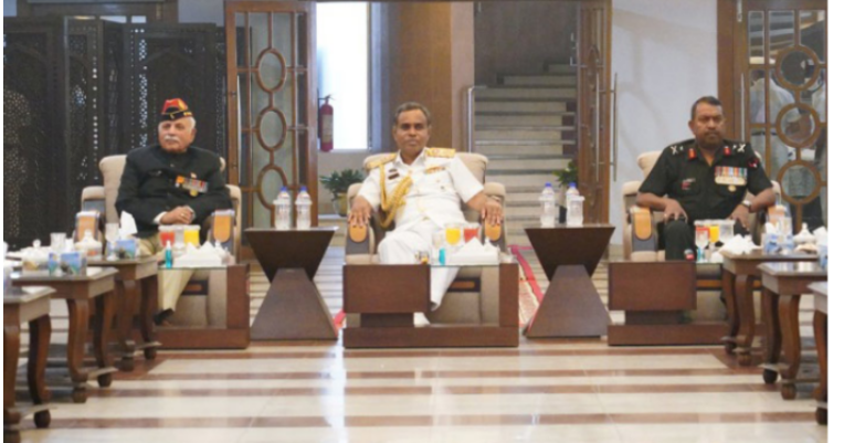ভারতীয় সশস্ত্র বাহিনীর সদস্যদের সাথে নৌপ্রধানের সৌজন্য সাক্ষাৎ