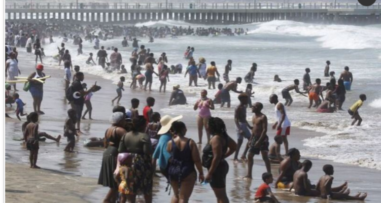 দক্ষিণ আফ্রিকায় সৈকতে আকস্মিক ঢেউ, প্রাণ গেল ৩ সাঁতারুর