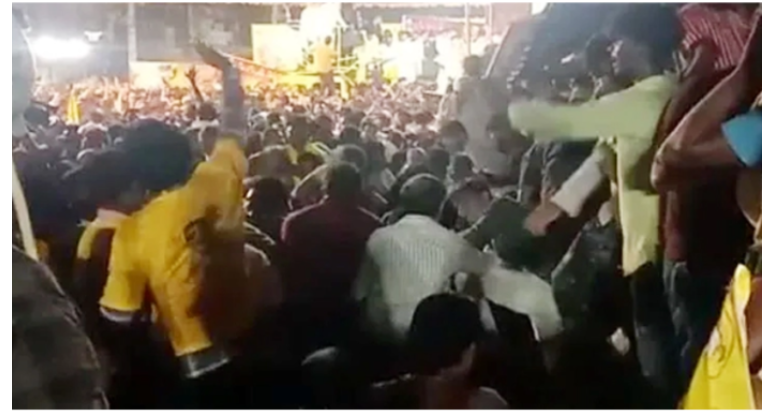 অন্ধ্রপ্রদেশে সাবেক মুখ্যমন্ত্রীর রোড শো, পদদলিত হয়ে নিহত ৮