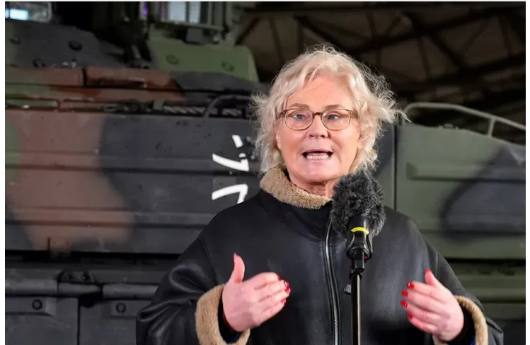 জার্মান প্রতিরক্ষামন্ত্রীর পদত্যাগ