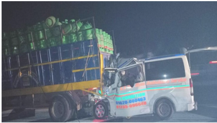 পদ্মা সেতুর জাজিরা প্রান্তে অ্যাম্বুলেন্স-ট্রাক সংঘর্ষে নিহত ৬